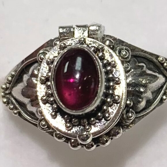 Sterling Silver Ash Holder Ring With A Garnet Sz 6  NEW - Picture 1 of 2